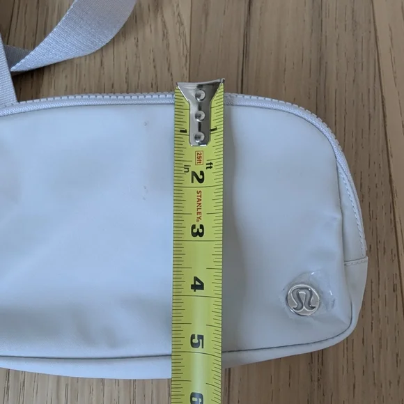 Lululemon Everywhere Belt Bag, 1L Grey Silver - Picture 11 of 12